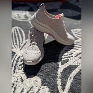 Skechers Women's GO WALK Sofia Arch Fit- Crystal Waves Walking Sneakers Size 8